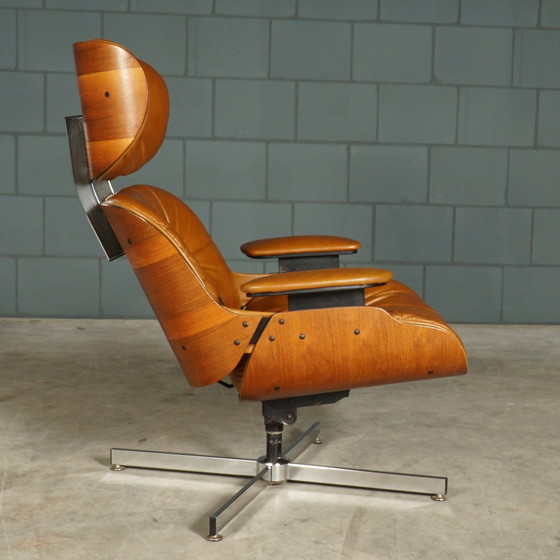 Image 1 of Mid - Century swivel armchair