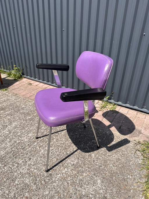 Chaise vintage violette