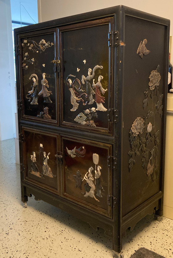 Image 1 of Cabinet chinois