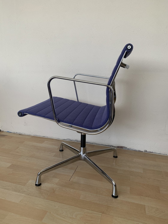 Image 1 of 2x Vitra EA 107 chair