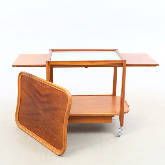 Image 1 of Table Desserte À Roulette Vintage Bois Et Verre Plateau Amovible 1960 Suède