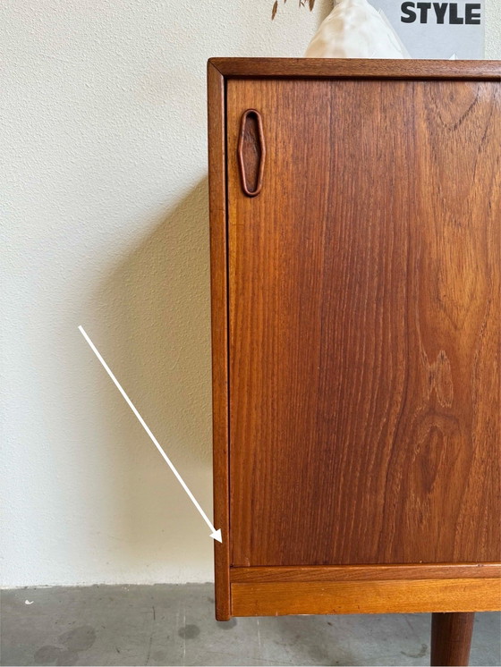 Image 1 of Credenza bassa danese vintage con 3 ante scorrevoli