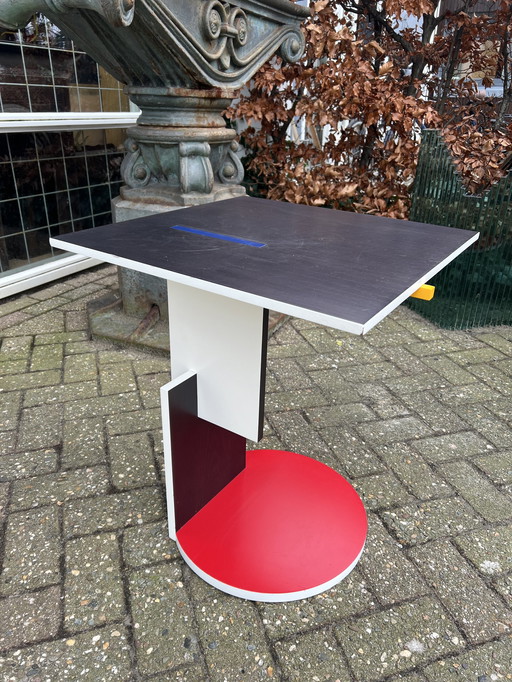 Gerrit Rietveld Divan table, Cassina