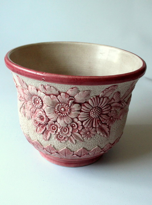 Artfully designed ceramic handmade flower pot - Vintage