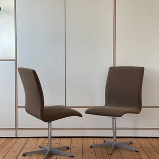 2x Fritz Hansen Oxford Chairs by Arne Jacobsen