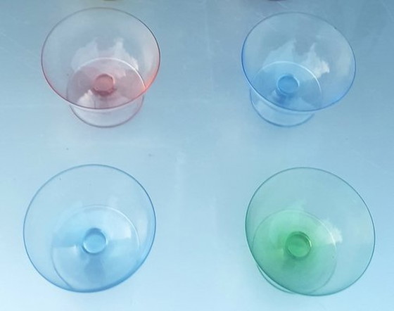 Image 1 of Set di 7 ciotole da dessert in vetro color pastello svedese