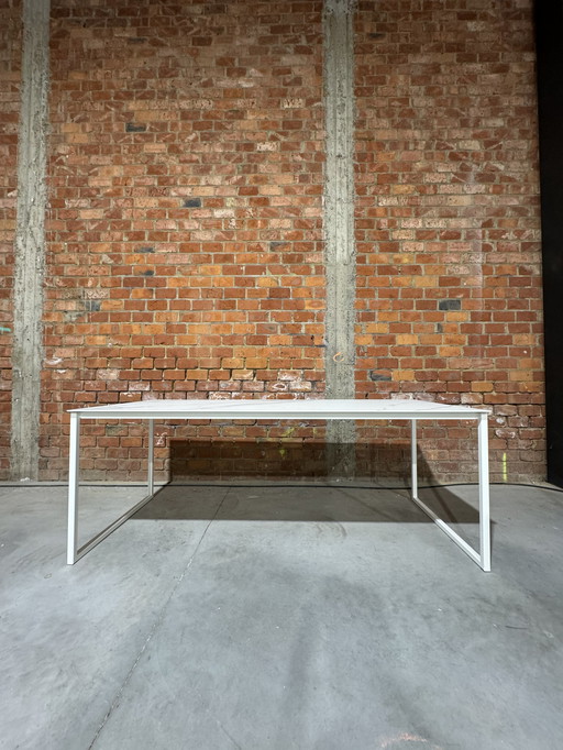 Table de salle à manger en céramique - céramique Calacatta - base blanche