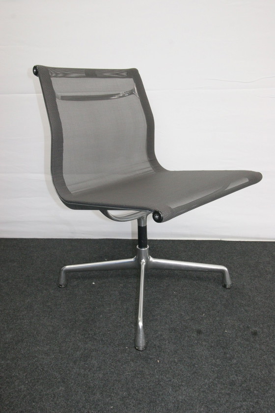 Image 1 of Vitra alu chair EA 106