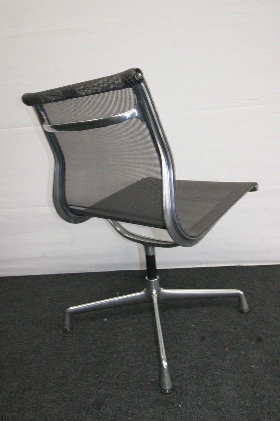 Image 1 of Vitra alu chair EA 106