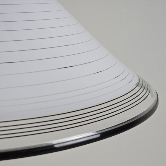 Image 1 of Rara lampada a sospensione conica in plastica vintage degli anni '80 con linee orizzontali.