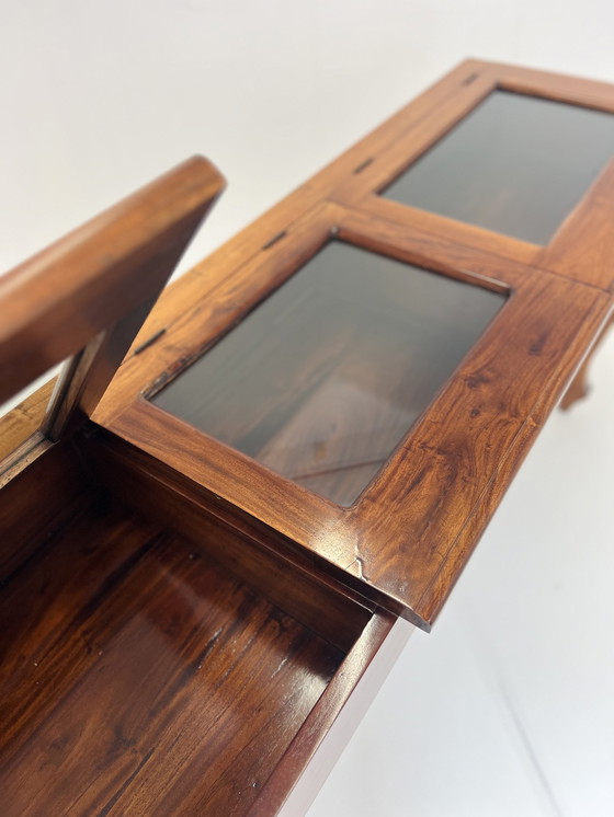 Image 1 of Table de présentation vintage