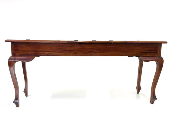 Image 1 of Table de présentation vintage