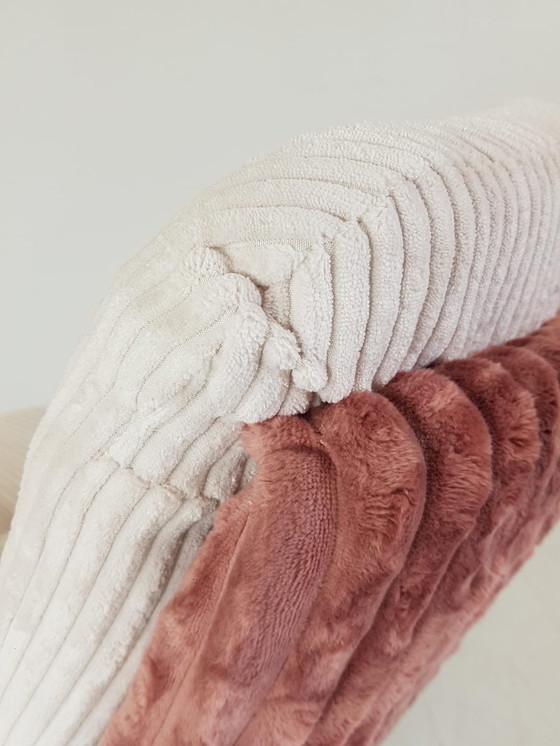 Image 1 of Poltrona Vintage Strassle | Poltrona girevole in tessuto a coste rosa e bianco