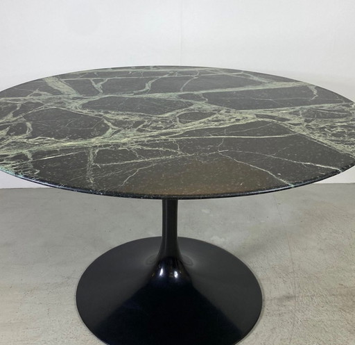 Eero Saarinen Tulip marble table Grün Knoll Int.