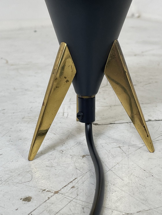 Image 1 of Atomic Age / Mid Century Modern - Tripod lamp with green glass shade on brass feet