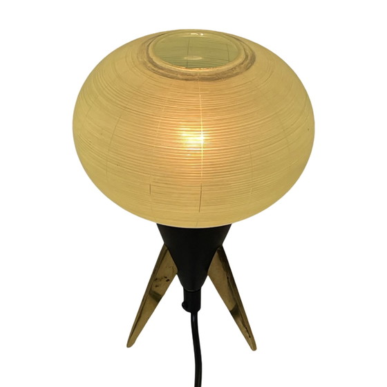 Image 1 of Atomic Age / Mid Century Modern - Lampe tripode avec abat-jour en verre vert sur pieds en laiton