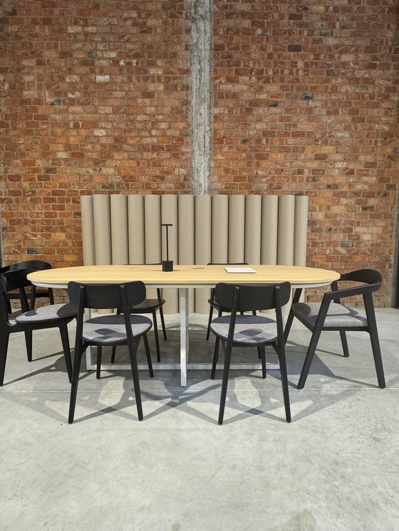 Image 1 of Tavolo da pranzo in legno 220x90 cm - legno naturale con base color crema