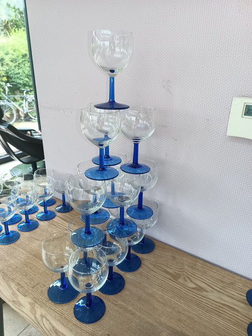 17x Luminarc wine glasses with blue bases