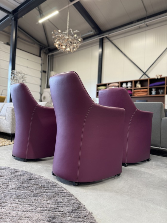 Image 1 of 4 Leolux Lirio Dining chair on wheels purple leather