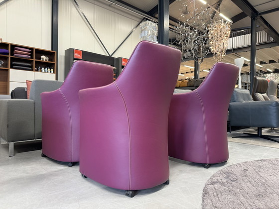 Image 1 of 4 Leolux Lirio Dining chair on wheels purple leather