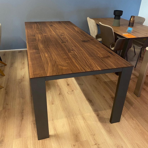 Bert Plantagie Edge dining table