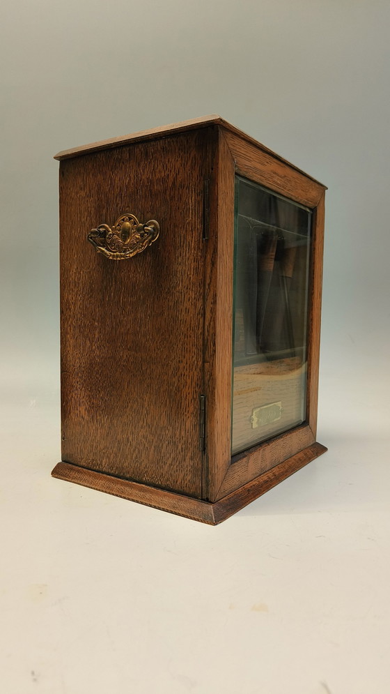 Image 1 of Pequeño mueble antiguo de roble para pipas, década de 1920. Accesorios para fumar. 