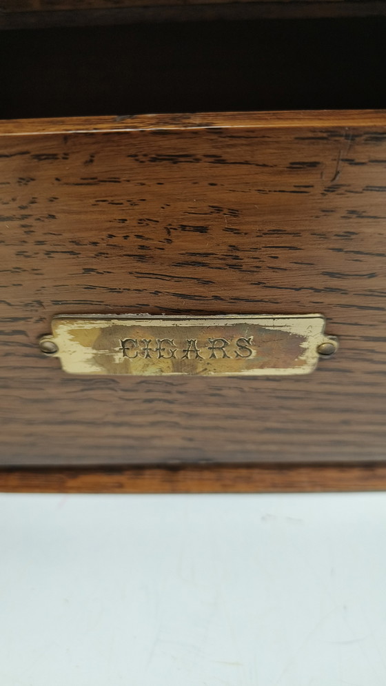 Image 1 of Pequeño mueble antiguo de roble para pipas, década de 1920. Accesorios para fumar. 