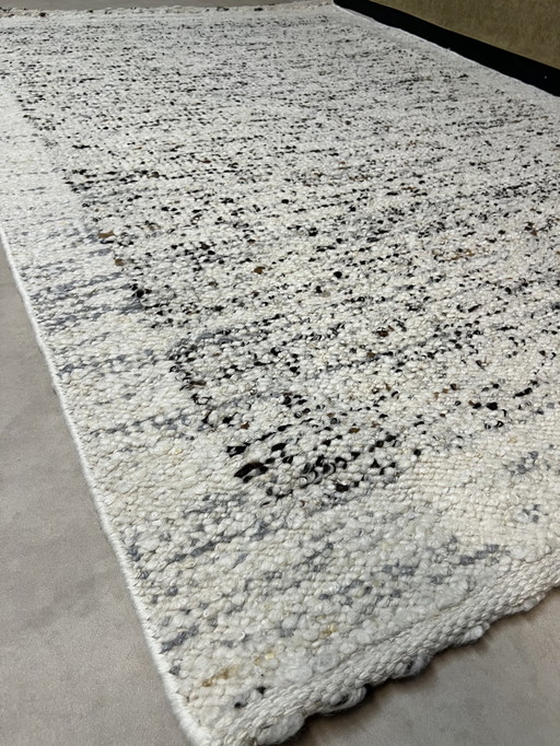 New Rug Brinker Linore White