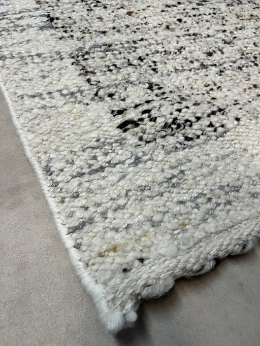 New Rug Brinker Linore White