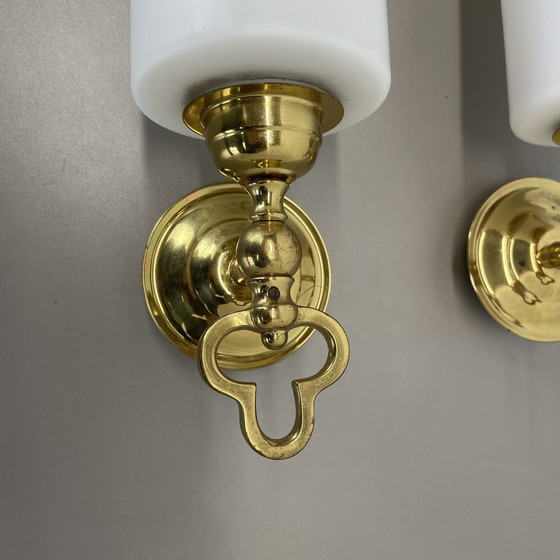 Image 1 of Set di due applique da parete in ottone e vetro satinato, Italia, anni '70