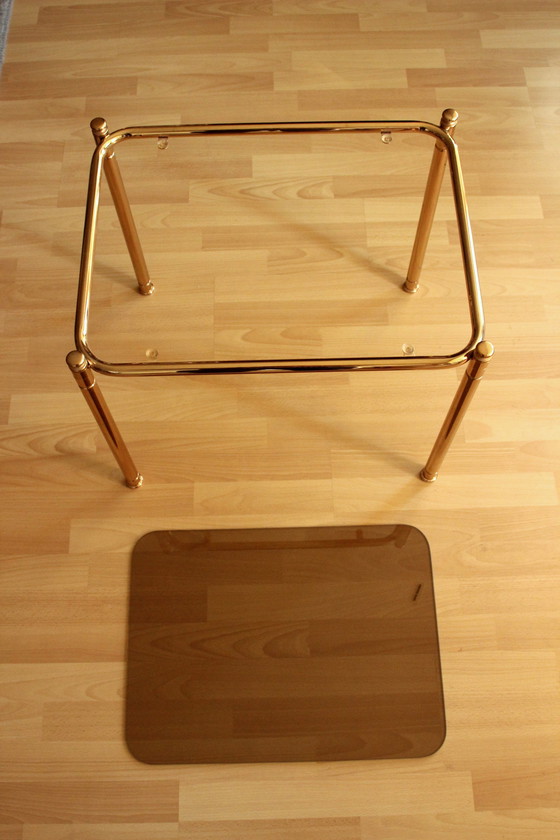 Image 1 of Tavolino laterale in ottone con piano in vetro fumé - Vintage