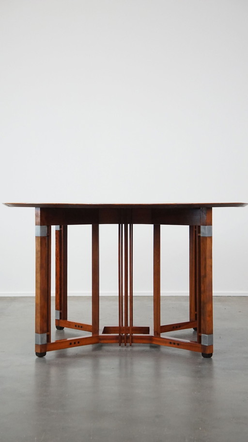 Round Dining Room Table From Schuitema