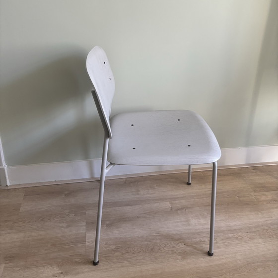 Image 1 of 1 silla Hay Soft Edge. Acabado en polvo. Gris suave. 