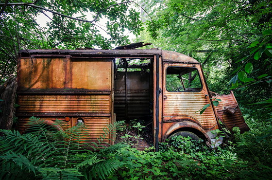 Image 1 of Jef Peeters - Voiture abandonnée