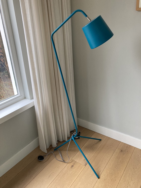 Image 1 of Il s'agit du lampadaire Romi bleu sarcelle