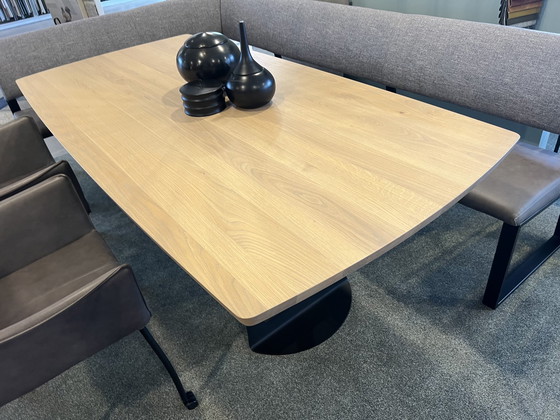 Image 1 of Brees New world Simson Dining table Oak wood