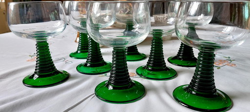 Copas de vino vintage Roemer con base acanalada verde