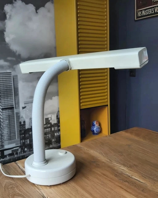 Massive gooseneck desk lamp