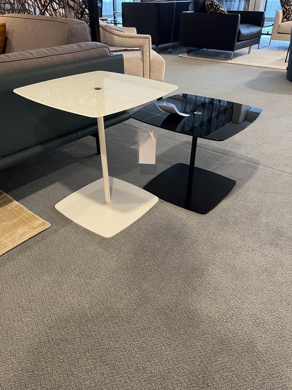 Tavolo Tavolini Tonelli Set Tavolini Da Caffè Tonelli In Vetro Bianco