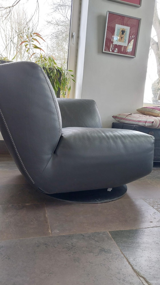 Image 1 of Leolux Rising Dune swivel armchair