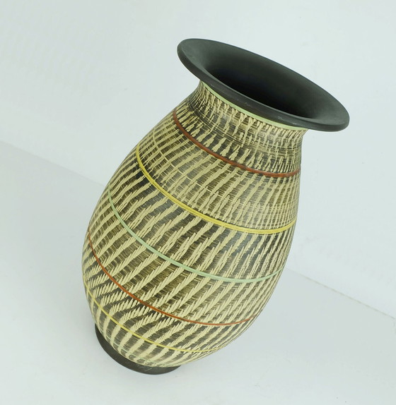 Image 1 of Duemler &amp; Breiden, vaso da terra anni '50 modello 32/35, decoro sgraffito con strisce colorate