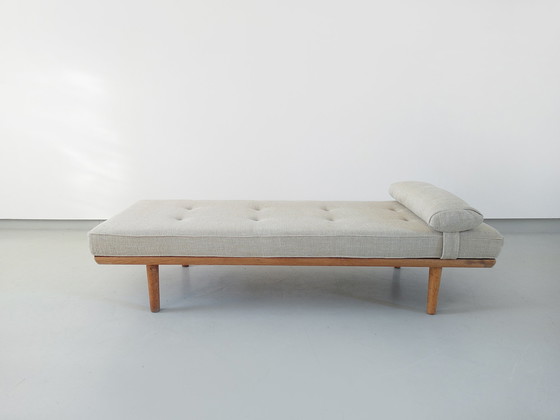 Image 1 of Lit de repos en chêne et lin par Hans Wegner pour Getama, Danemark 1956