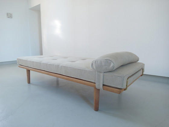 Image 1 of Lit de repos en chêne et lin par Hans Wegner pour Getama, Danemark 1956