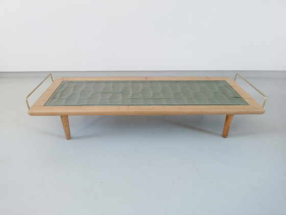 Image 1 of Lit de repos en chêne et lin par Hans Wegner pour Getama, Danemark 1956