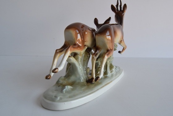 Image 1 of Scultura in porcellana d'epoca "Capriolo e cerva", di Royal Dux, anni '60. 