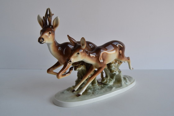 Image 1 of Scultura in porcellana d'epoca "Capriolo e cerva", di Royal Dux, anni '60. 