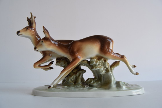 Image 1 of Scultura in porcellana d'epoca "Capriolo e cerva", di Royal Dux, anni '60. 