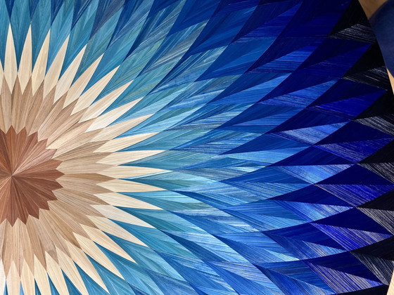 Image 1 of Mesa con rosetón de marquetería de paja