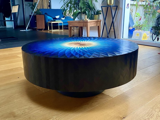 Image 1 of Mesa con rosetón de marquetería de paja