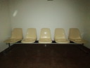 Panca d'attesa vintage con 5 posti
